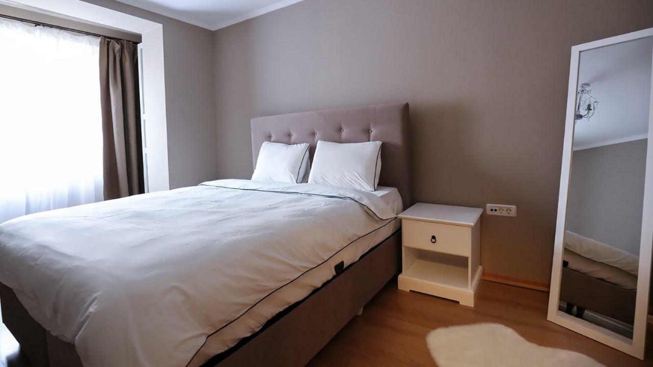 Old Square Apartments 5 ティミショアラ エクステリア 写真